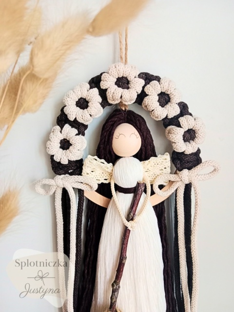 Aniołek z miotełką