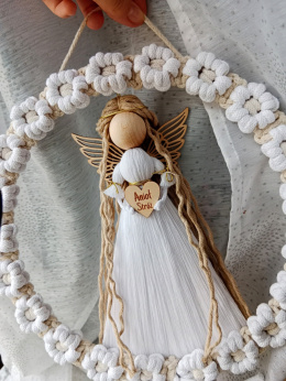 Anioł stróż w wianku-biel