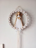 Anioł stróż w wianku-biel